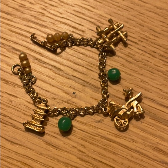 1950’s Japanese charm bracelet with jade beads - Picture 1 of 2
